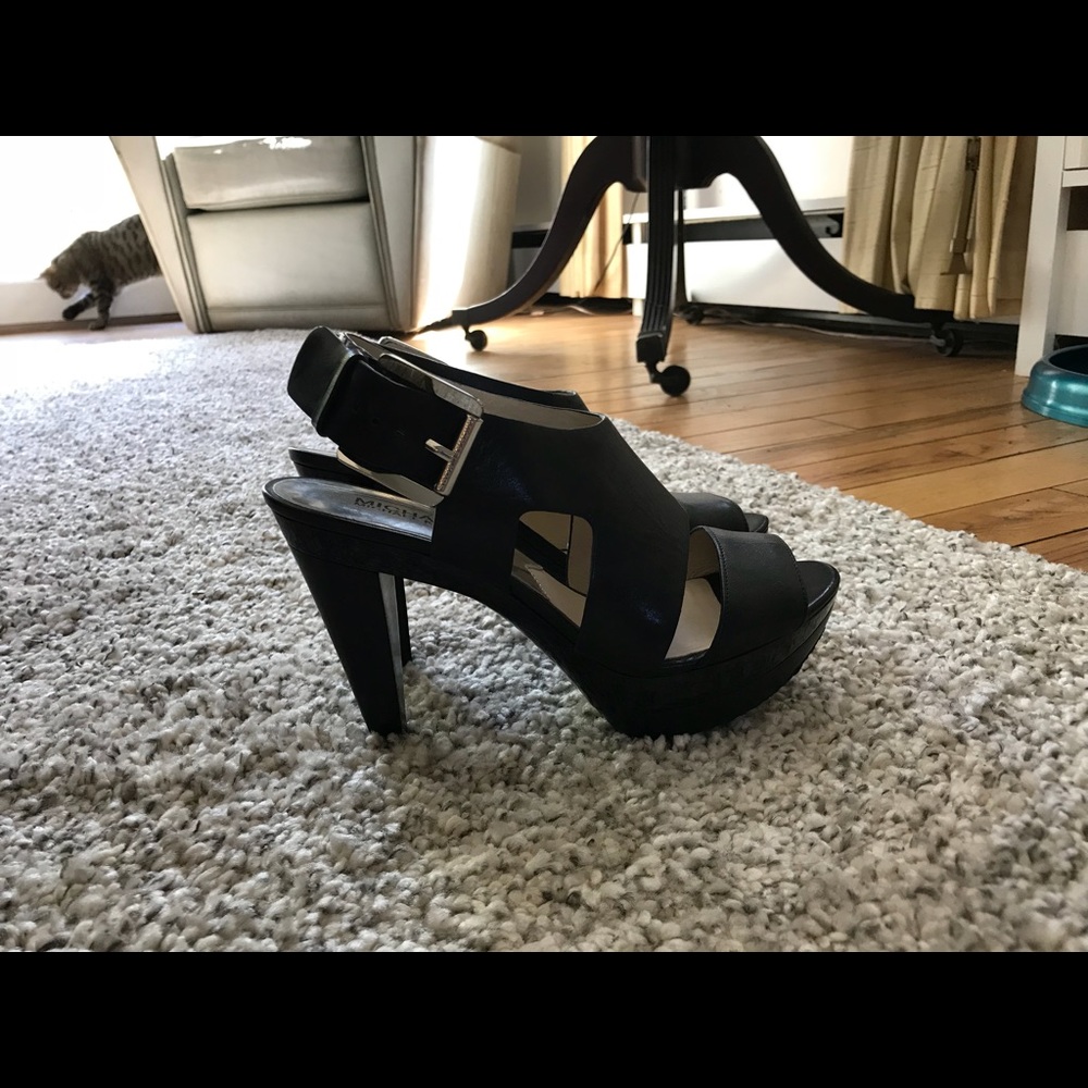 MICHAEL MK sandals EUC